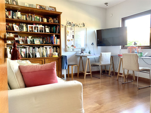Condominio / Avenida La Dehesa / Bernardo Larraín