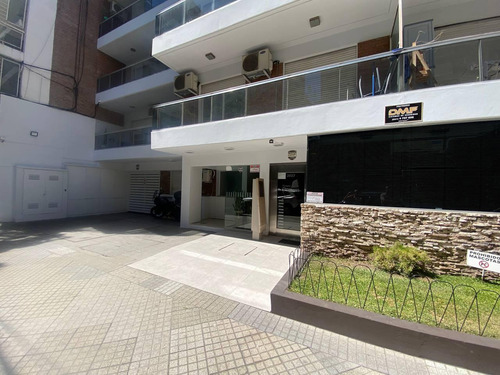 Venta Departamento De Dos Dormitorios Con Balcón, Amenities Y Cochera. Centro Rio, Rosario