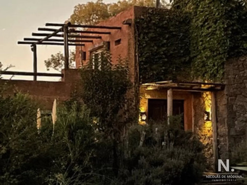 Casa A La Venta De 3 Dormitorios En Punta Del Este Con Un Magnífico Terreno De 1400 Mts2