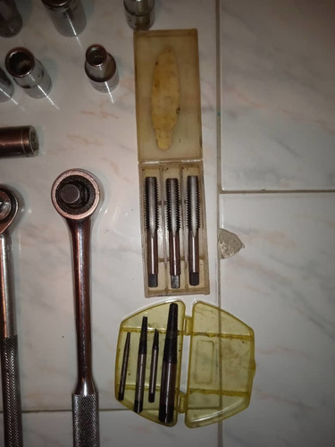 Imagen 5 de 6 de Herramientas Para Vehículos (dados, Llaves Y Pinza) Ref.70