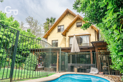 Amplia Casa En El Carmen, Ideal Para Familia Numerosa