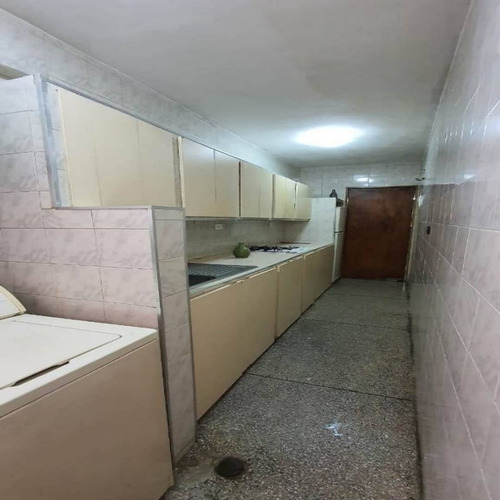 Bello Apartamento De 86 Mtrs2 Con 4 Habitaciones Y 2 Baños Se Vende Ubicado En La Candelaria - Av Universidad