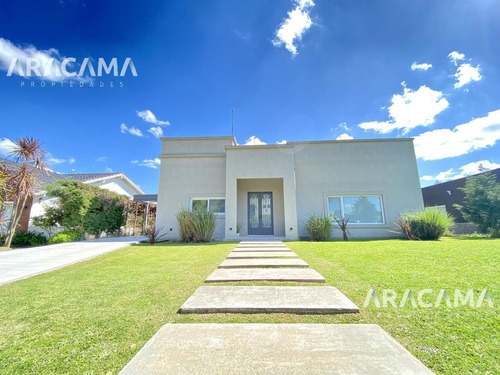 Casa En Venta En Brickland - Canning