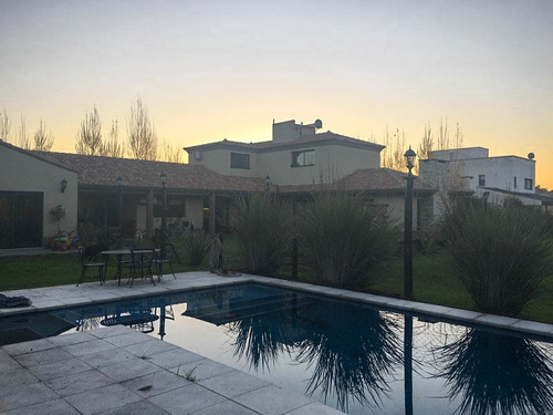 Imagen 11 de 15 de Impecable Propiedad En Barrio Privado Malibu, Canning.