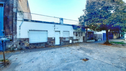 Casa 2 Dormitorios Cochera Doble O Local Con Depósito Jardín Terraza En Venta