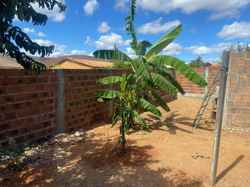 Casa Com 2 Quartos Cozinha Banheiro Garagem