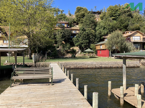 Casa En Venta De 9 Dorm. En Vichuquén