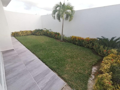 Casa Habitación En Fraccionamiento, Playa Del Carmen, Quintana Roo Rv8/di