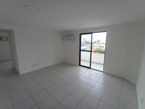 Alugo Apartamento De Três Quartos No Bairro N.s.das Graças.