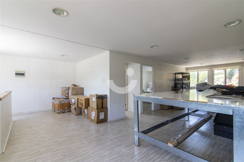 Casa En Venta De 4 Dorm. En Las Condes