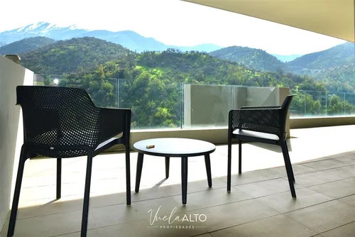 Departamento En Venta De 4 Dorm. En Lo Barnechea / 3 Estac.