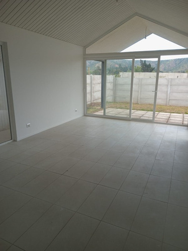 Arriendo Espléndida Casa En Condominio 3d/2b/3e, Limache.