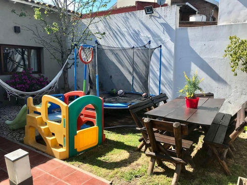 Imagen 24 de 30 de Hermosa Casa De 3 Ambientes Con Jardín Y Piscina En Venta - Turdera