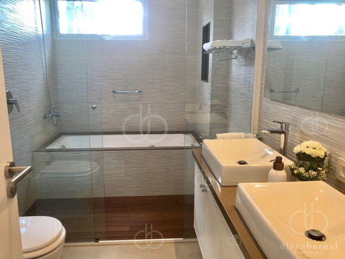 Imagen 16 de 26 de Casa En Mansa,barrio Privado, Punta Del Este, 4 Dormitorios Y Piscina Climatizada.