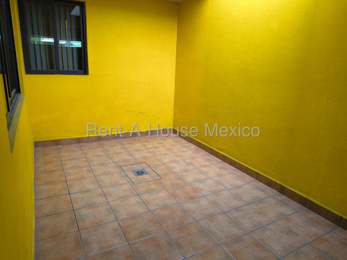 Casa En Renta En Villas De Guadalupe Xalostoc, Ecatepec De Morelos Jl 25-2937.