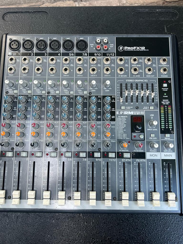 Mezcladora Mackie Profx12