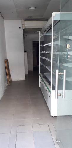 Alquilo Local Comercial Sobre 18 Alto Pasaje De Publico.