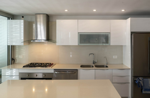 Moderno Proyecto Ubicado En Piantini
