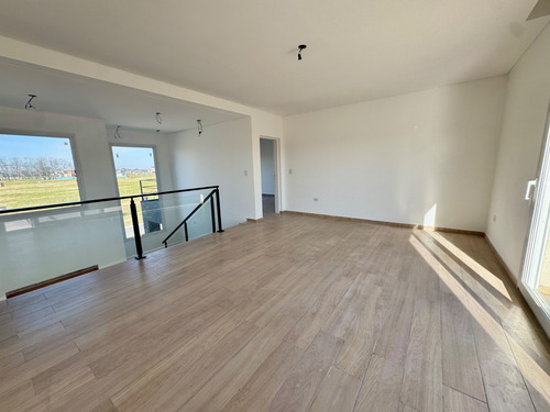 Venta De Casa A Estrenar En Barrio Cerrado Village Joven