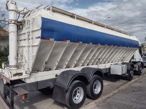 Imagem 7 de 15 de Iveco Tector 240e28 Bitruck 2013 Com Silo