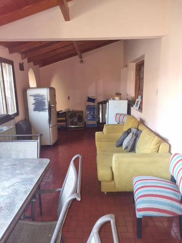 Casa En Venta De 4 Dormitorios C/ Cochera En San Antonio De Padua En La La Mejor Ubicacion Quincho 3 Baños Quincho Galpon Lote Propio De 300 M2 No Es Apta Credito