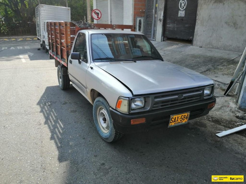 Toyota Hilux Mt 2400cc 4x2