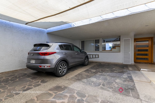 Casa Con Alberca En Venta En La Colonia Seattle