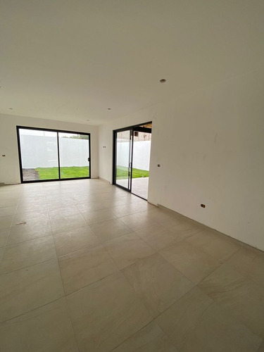 Imagen 4 de 15 de Residencia En Lomas De Juriquilla, Jardín, 3 Recamaras, Sal