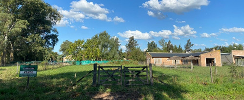 Imagen 6 de 8 de En Venta Lote De 1.000m2 Excelente Entorno Y Ubicacion. A Tan Solo 200 Metros De La Ruta 41 E Ingreso A La Ciudad Por La Av. 40. Barrio Los Alamos .