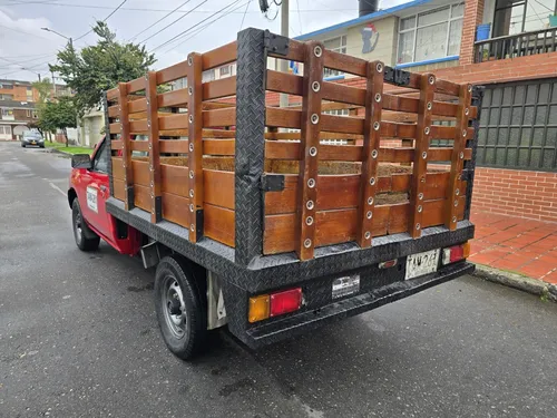 Nissan Frontier Estacas 2.4L 4x2 MT