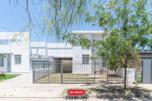 Casa En Venta B° Nuevo Poeta Lugones 2 Dormitorios 1 Sola Planta