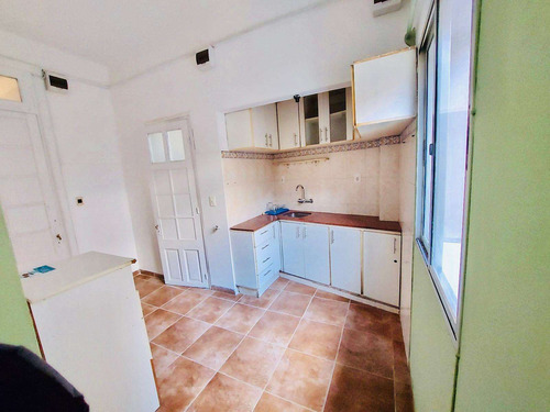 Apartamento En Venta, 2 Dormitorios, En Centro.