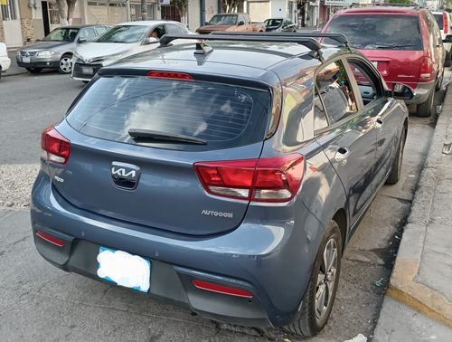 5 Auto Kia Río Hatchback Ex Ta Color Azul