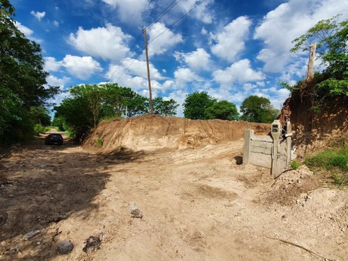 Amplio Terreno De  1.160 M2, A Una Cuadra Del Bv Lavalle