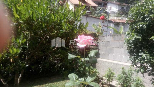Imagem 6 de 15 de R Soares Vende!!! Excelente Casa Salas Dois Quartos Com Churrasqueira,, Lavanderia, Jardim Fruteiras.ótima Localização No Parque Imperial Nova Friburgo. - Jcca30028