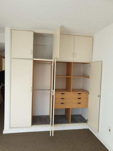 Apartamento En Octavo Piso , Tres Dormitorios Dos Baños.
