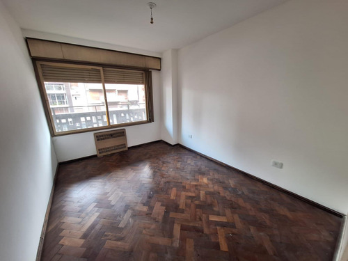 2 Dormitorios - Balcon - Cochera - Bv. Chacabuco Al 100 - B° Centro
