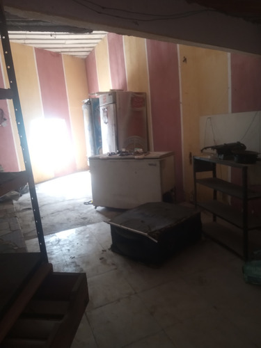 Área Com Piscina, 2 Casas, 6 Kitnet, 1 Loja !