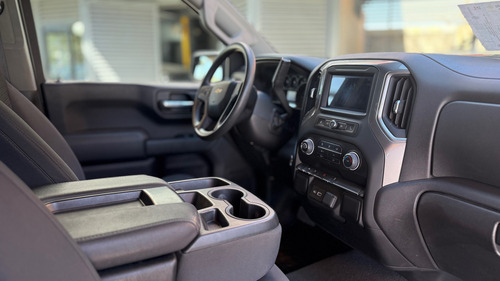 Chevrolet Silverado 5.3 V8 Custom Doble Cabina 4X4 At