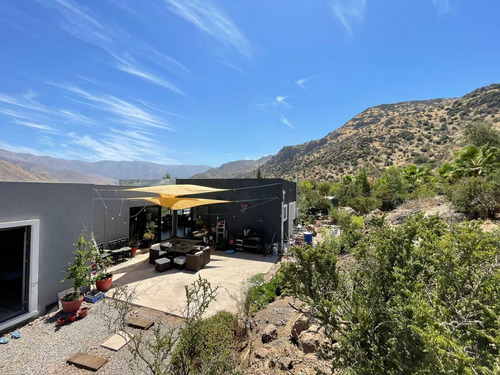 Casa Con 5.000 M2 De Terreno Con Piscina (82768)