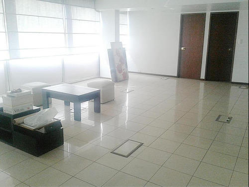 Imagen 18 de 23 de Venta De Oficina En La Zona De Tribunales Muy Grande Con 5 Despechos Muy Amplia Y Reciclada A Nuevo
