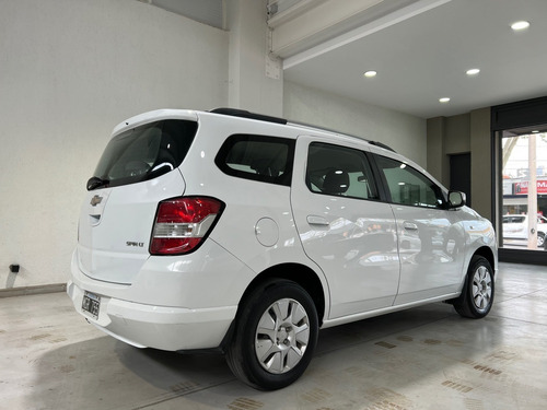 Imagen 3 de 8 de Chevrolet Spin Lt 1.8 8v Mt 7as