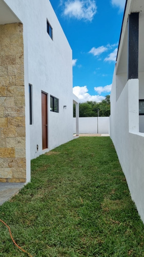 Casa(46) En Venta En Privada Zendera En Conkal