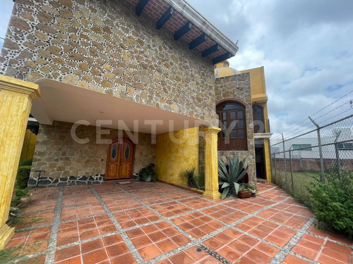 Casa En Renta, Estilo Colonial, 4 Recámaras, Jardín, San Pedro Cholula, Puebla