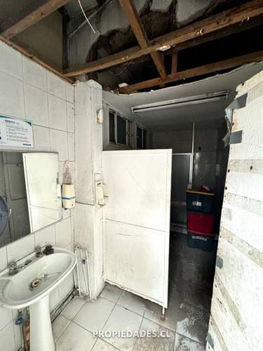Casa En Venta De 8 Dorm. En Santiago