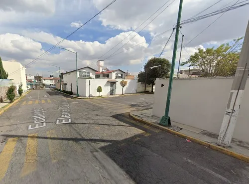 Casa Adjudicada Ubicada En Calle Elena Cárdenas, Morelos Primera Secc, Toluca De Lerdo, Méx. Sk04