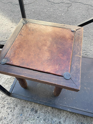 Mesa De Centro Auxiliar Madera Antigua Con Cuero Pequeña