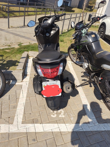 Imagem 3 de 5 de Yamaha Nmax