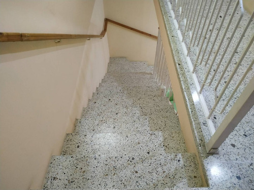 Imagen 9 de 24 de Re/max. Iris Hernandez. Vende Apartamento (280/130m2). Las Quintas. Naguanagua. Codigo 139337. ( Solo Para Clientes )