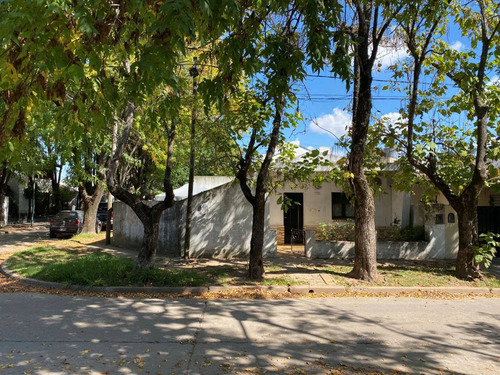 Casa Céntrica En Esquina